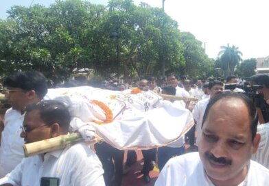 ବିଧାନସଭାରେ କୋକେଇ ଧରି ବିକ୍ଷୋଭ ପ୍ରଦର୍ଶନ କଲେ ବିଜେଡି ବିଧାୟକ