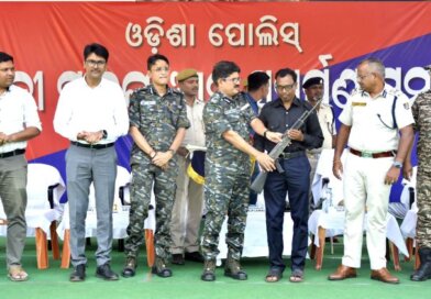 ୨୩ ସହଯୋଗୀଙ୍କ ସହ ୨ ମୋଷ୍ଟ ୱାଣ୍ଟେଡ ମାଓନେତା ଶୁକ୍ରୁ ଓ ପାପା ରାଓଙ୍କ ଆତ୍ମସମର୍ପଣ