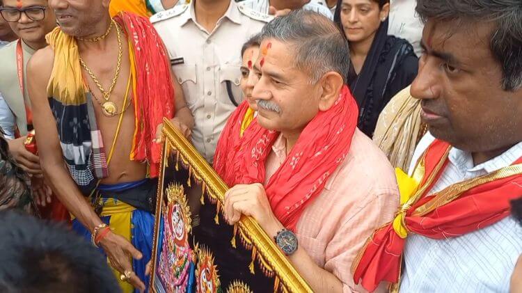 ଶ୍ରୀମନ୍ଦିରରେ ମହାପ୍ରଭୁଙ୍କ ଦର୍ଶନ କଲେ ସ୍ଥଳସେନା ମୁଖ୍ୟ ଜେନେରାଲ ଉପେନ୍ଦ୍ର ଦ୍ୱିବେଦୀ