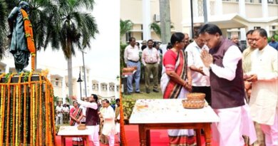 ବିଧାନସଭା ପରିସରରେ ବିଜୁ ପଟ୍ଟନାୟକଙ୍କ ପ୍ରତିମୂର୍ତ୍ତିରେ ମାଲ୍ୟାର୍ପଣ