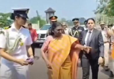 ରାଉରକେଲାରେ ପ୍ରୋଟୋକଲ ଭାଙ୍ଗି ଜନସାଧାରଣଙ୍କୁ ଭେଟିଲେ ରାଷ୍ଟ୍ରପତି ମୁର୍ମୁ