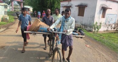 ନ୍ୟାୟ ଦାବିରେ ୧୫ କିଲୋମିଟର ସାଇକେଲରେ ବୁହାଗଲା ମୃତଦେହ