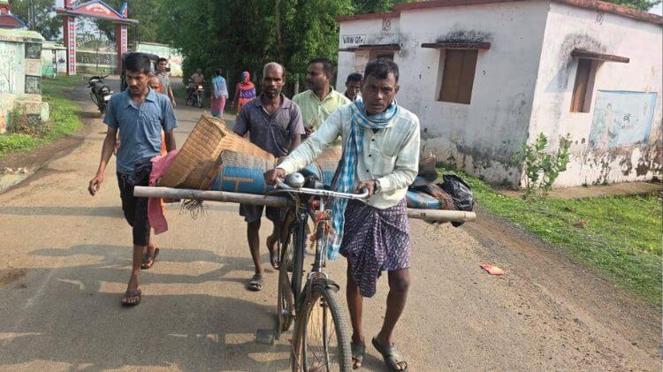 ନ୍ୟାୟ ଦାବିରେ ୧୫ କିଲୋମିଟର ସାଇକେଲରେ ବୁହାଗଲା ମୃତଦେହ