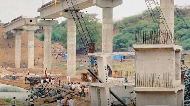 ଉତ୍ତରପ୍ରଦେଶରେ ନିର୍ମାଣାଧୀନ ପୋଲ ଭୁଶୁଡ଼ି ୬ ଜଣ ଶ୍ରମିକଙ୍କ ମୃତ୍ୟୁ