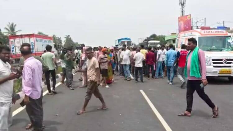 ଟ୍ରକ୍ ଧକ୍କାରେ ବାପା-ଝିଅଙ୍କ ମୃତ୍ୟୁ