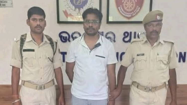ଛାତ୍ରୀଙ୍କୁ ଯୌନ ଶୋଷଣ ଅଭିଯୋଗରେ ଅଧ୍ୟାପକ ଗିରଫ
