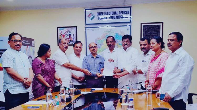 ଏସଆଇଆର୍ ତ୍ରୁଟି ପ୍ରସଙ୍ଗରେ ସିଇଓଙ୍କୁ ଭେଟିଲା ବିଜେଡି ଟିମ୍