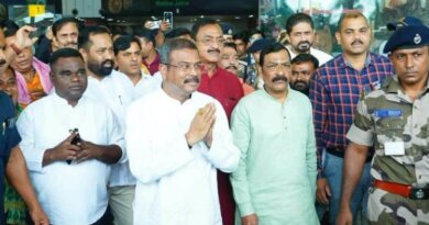 ଇସ୍ତଫା ପରେ ଓଡ଼ିଶା ଫେରିଲେ ଧର୍ମେନ୍ଦ୍ର; ବିମାନବନ୍ଦରରେ ଭବ୍ୟ ସ୍ୱାଗତ