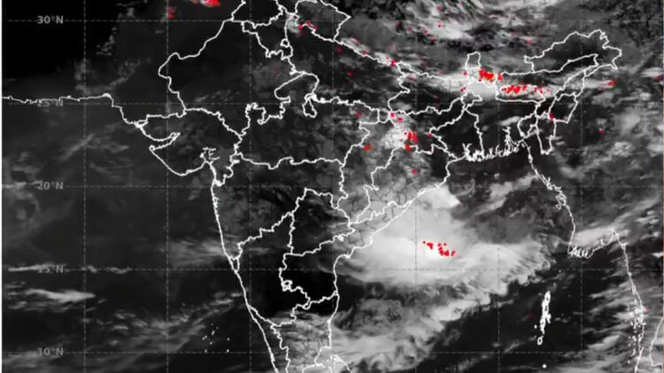 ଓଡ଼ିଶାରେ ଲଘୁଚାପ ପ୍ରଭାବରେ ପ୍ରବଳ ବର୍ଷା, ୩ ଦିନ ପାଇଁ ସତର୍କ କରାଇଲା ପାଣିପାଗ ବିଭାଗ
