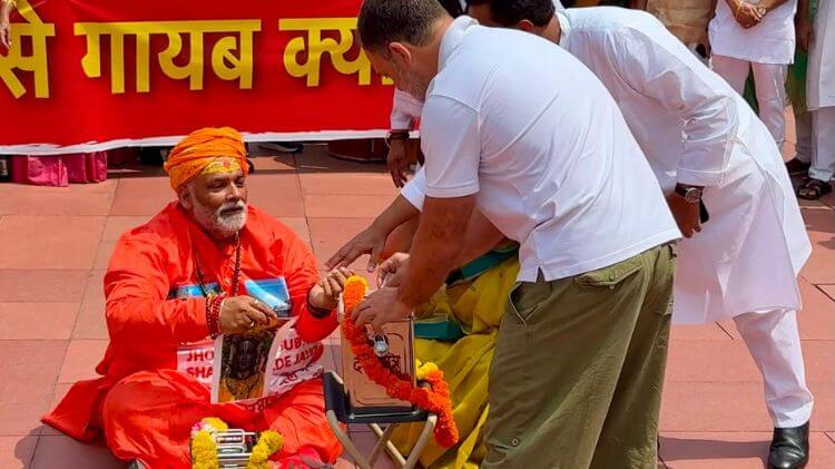 ରାମମନ୍ଦିର ଦାନ ଚୋରି ନେଇ ସଂସଦରେ ବିରୋଧୀଙ୍କ ନାଟକୀୟ ପ୍ରଦର୍ଶନ