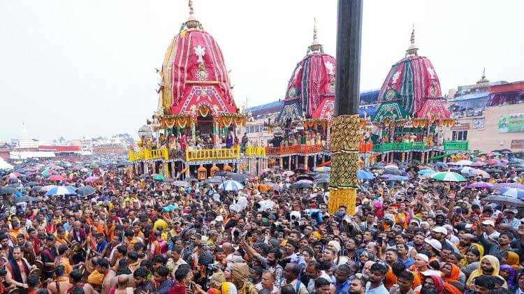 ପୁରୀ ରଥଯାତ୍ରା : ରତ୍ନବେଦୀରୁ ଜନ୍ମବେଦୀକୁ ଯାତ୍ରା କରୁଛନ୍ତି ଚତୁର୍ଦ୍ଧାମୂର୍ତ୍ତି