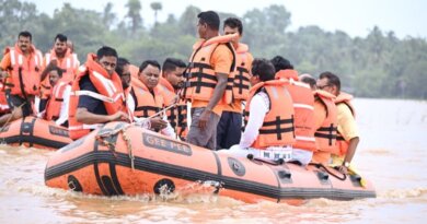 ବୋଟରେ ବନ୍ୟାଞ୍ଚଳ ବୁଲିଲେ ମୁଖ୍ୟମନ୍ତ୍ରୀ