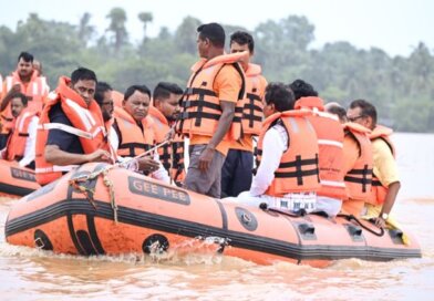 ବୋଟରେ ବନ୍ୟାଞ୍ଚଳ ବୁଲିଲେ ମୁଖ୍ୟମନ୍ତ୍ରୀ