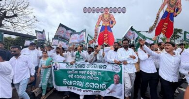 ପାଠ୍ୟପୁସ୍ତକ ତ୍ରୁଟି ଘଟଣା: ମନ୍ତ୍ରୀଙ୍କ ଇସ୍ତଫା ଦାବିରେ ବିଜେଡିର ଅହୋରାତ୍ର ଧାରଣା