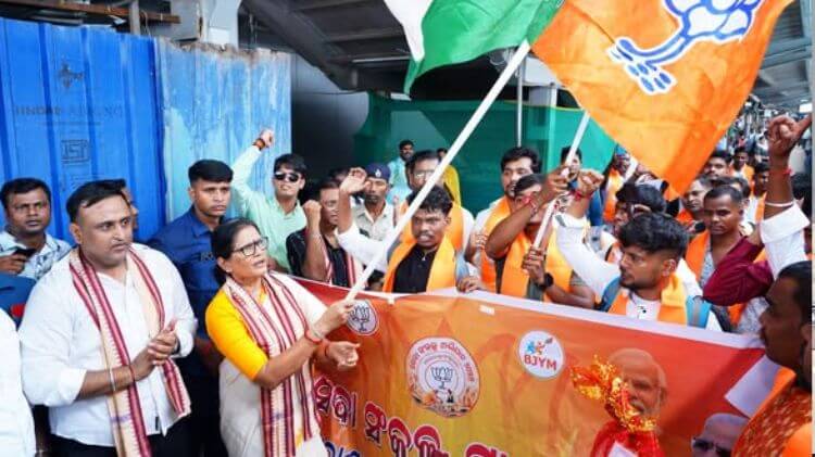 ସେବା ସଂକଳ୍ପ ଯାତ୍ରା: ବାରାଣସୀରୁ ବାଡ଼ନଗର ଯାତ୍ରା ଅଭିଯାନର ଶୁଭାରମ୍ଭ