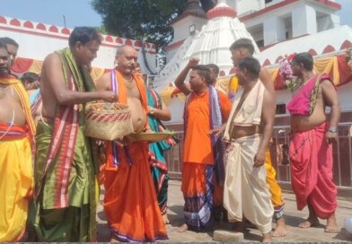 ନୂଆଁଖାଇ ପାଇଁ ଉତ୍ସବମୁଖର ପଶ୍ଚିମ ଓଡ଼ିଶା, ମା’ ସମଲେଶ୍ୱରୀଙ୍କୁ ନବାନ୍ନ ଅର୍ପଣ